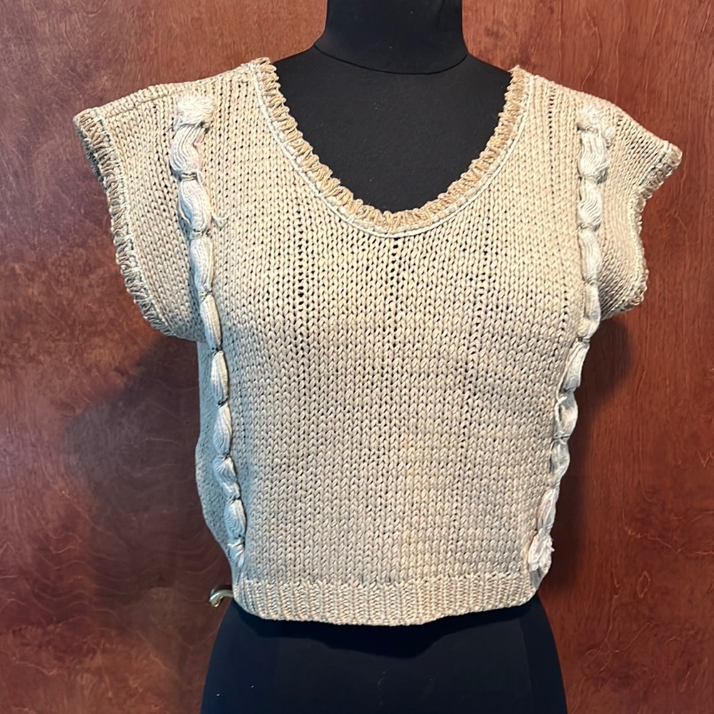Gorgeous sweater top, exotic looking linen made in Italy size small